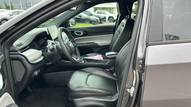 Used 2024 Jeep Compass Limited AWD/4WD image 9