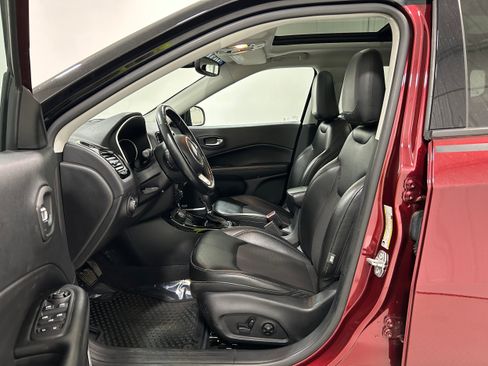 Used 2021 Jeep Compass Latitude w/ Sun and Sound Group AWD/4WD image 4
