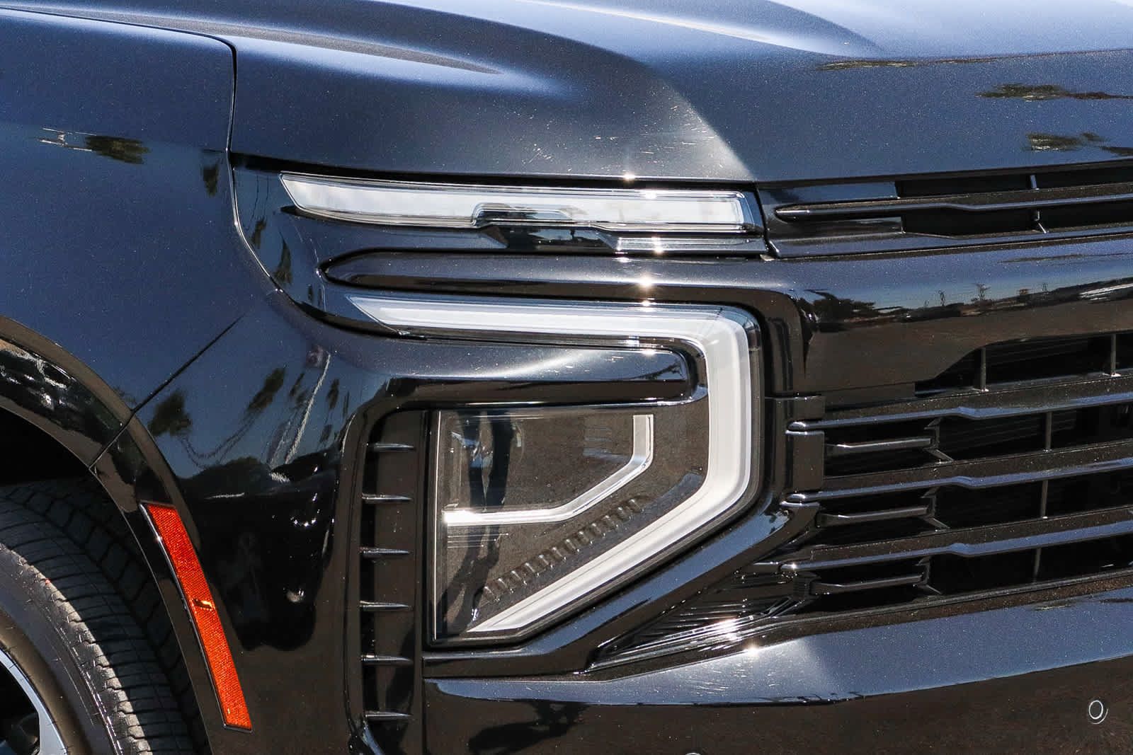Used 2025 Chevrolet Suburban RST AWD/4WD image 4