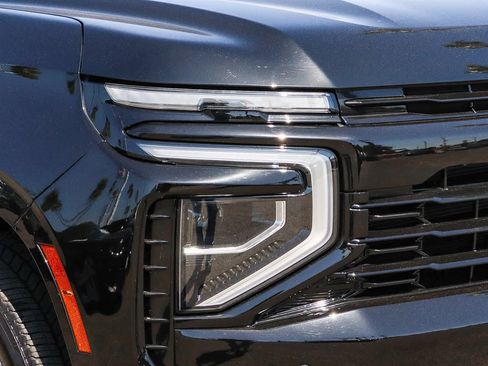 Used 2025 Chevrolet Suburban RST AWD/4WD image 4