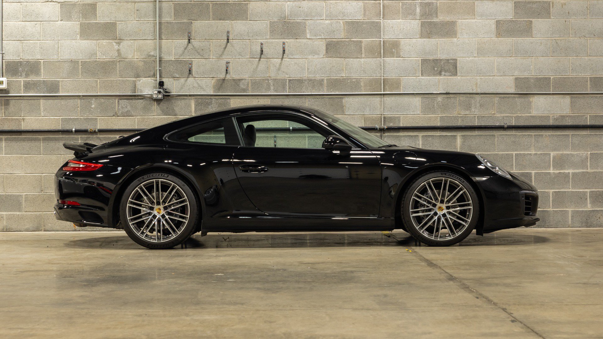 Used 2018 Porsche 911 Carrera RWD image 7