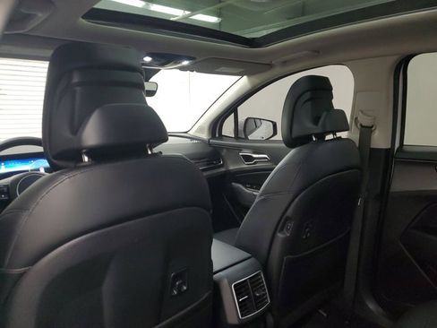 Used 2024 Kia Sportage SX image 12