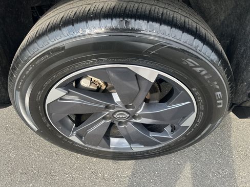 Used 2025 Nissan Rogue SV FWD image 31