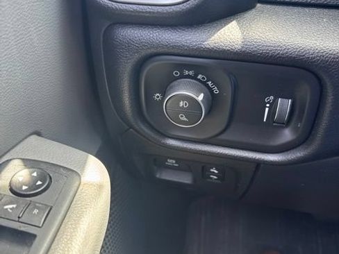 Used 2020 RAM 1500 Big Horn AWD/4WD image 25