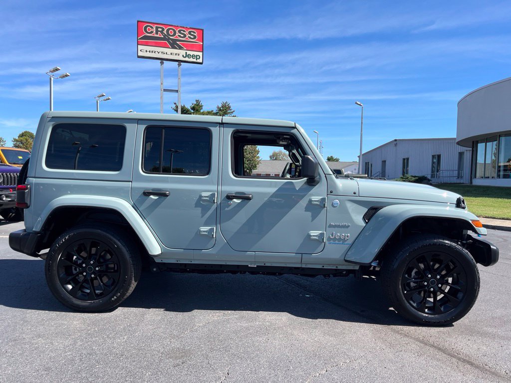 Used 2024 Jeep Wrangler Unlimited Sahara w/ Safety Group AWD/4WD image 46