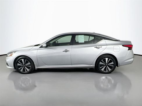 Used 2022 Nissan Altima 2.5 SV w/ SV Premium Package FWD image 2