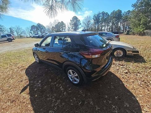 Used 2021 Nissan Kicks S image 4