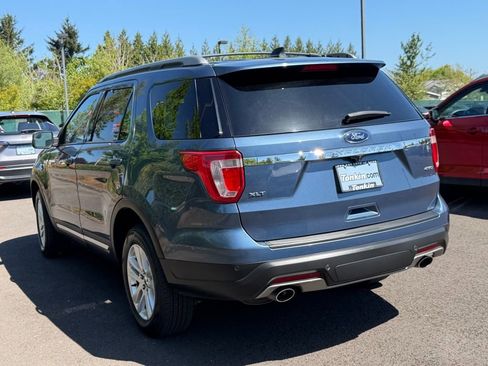 Used 2018 Ford Explorer XLT AWD/4WD image 5