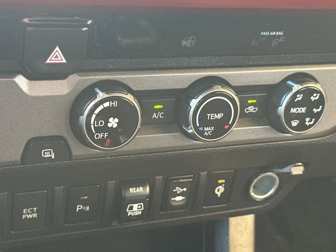 Certified 2018 Toyota Tacoma TRD Sport w/ Technology Package image 23