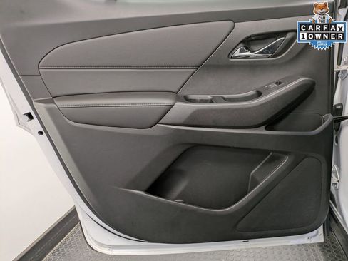 Used 2023 Chevrolet Traverse LT image 24