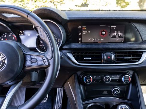 Used 2022 Alfa Romeo Stelvio Sprint image 22