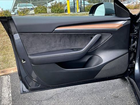 Used 2023 Tesla Model 3 Standard Range image 22