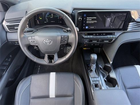 Used 2025 Toyota Camry SE image 12
