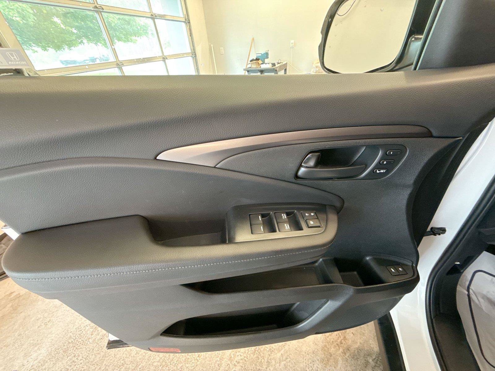 Used 2023 Honda Passport EX-L image 15