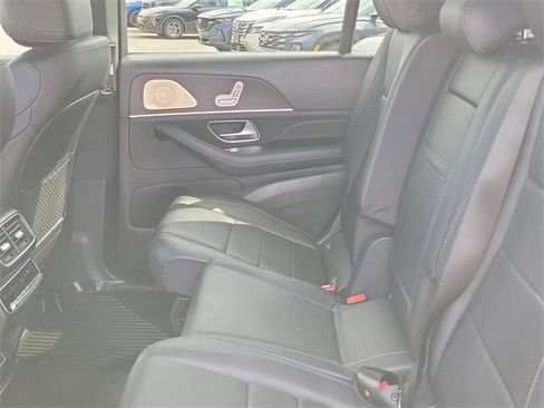 Used 2024 Mercedes-Benz GLS 450 4MATIC image 12