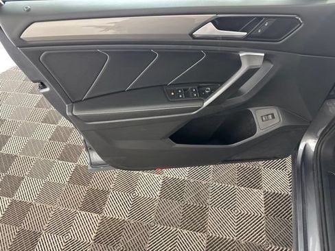 Used 2022 Volkswagen Tiguan SE AWD/4WD image 18