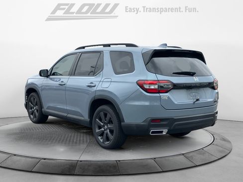 Used 2023 Honda Pilot Sport image 6