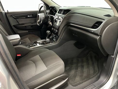 Used 2015 Chevrolet Traverse LT w/ Style and Technology Package FWD image 39