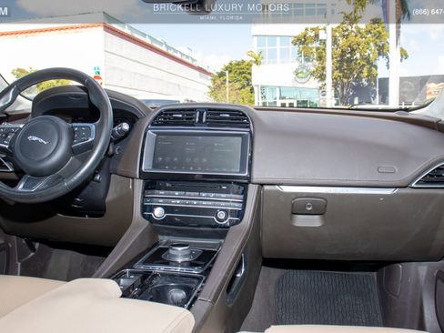 Used 2020 Jaguar F-PACE Prestige image 22