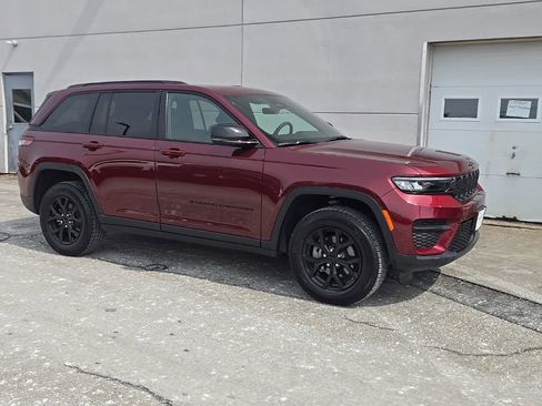 Certified 2025 Jeep Grand Cherokee Altitude AWD/4WD image 7