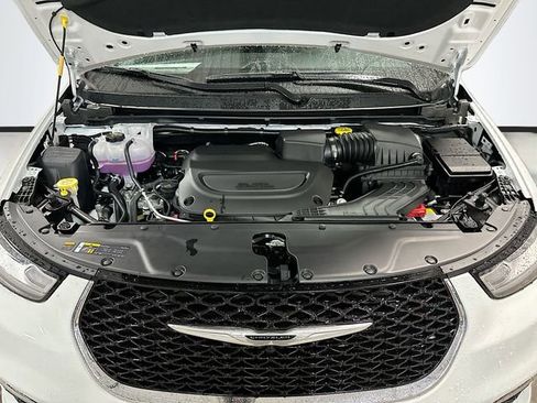 New 2026 Chrysler Pacifica Select AWD/4WD image 32