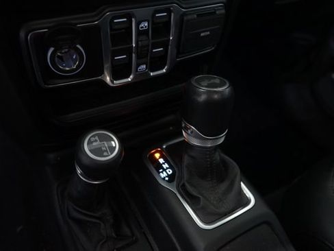 Used 2020 Jeep Wrangler Unlimited Sahara AWD/4WD image 22