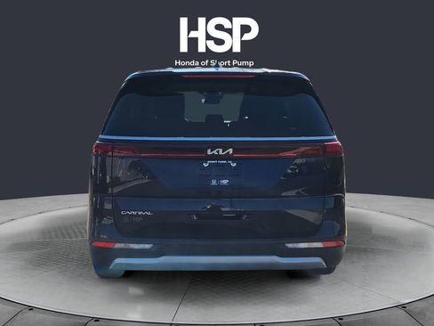Used 2024 Kia Carnival LX image 4