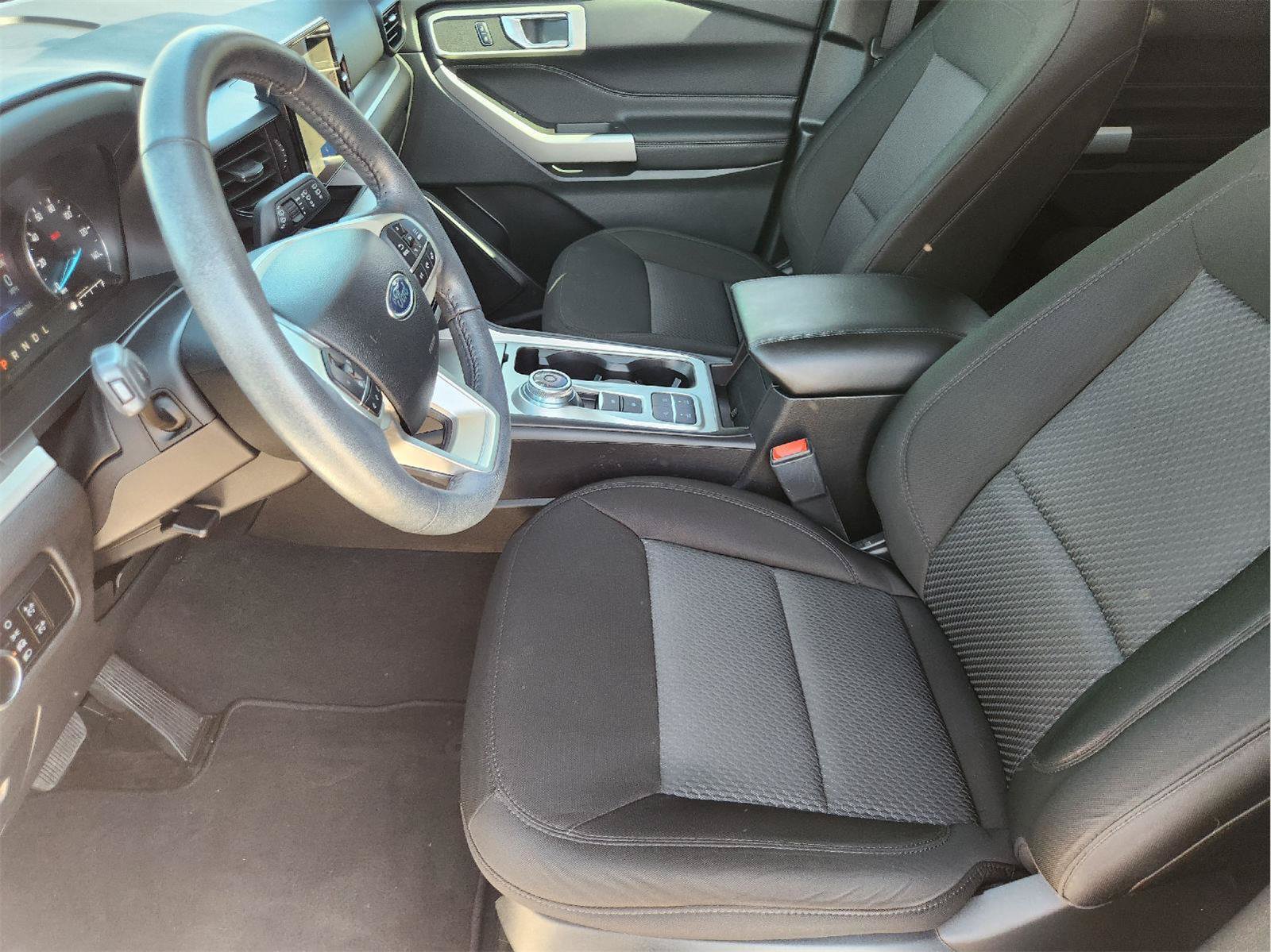 Used 2024 Ford Explorer XLT RWD image 13