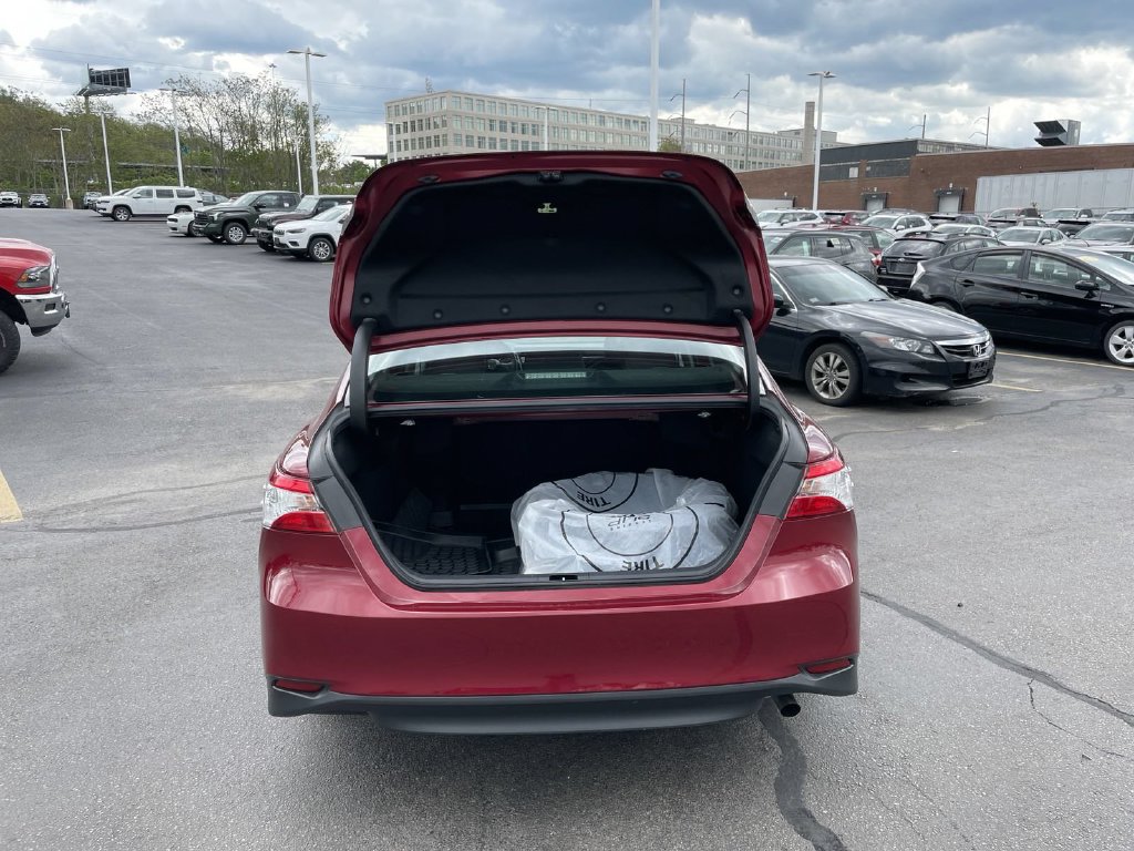 Used 2019 Toyota Camry LE FWD image 13