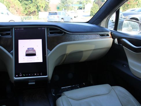 Used 2016 Tesla Model X 90D image 11