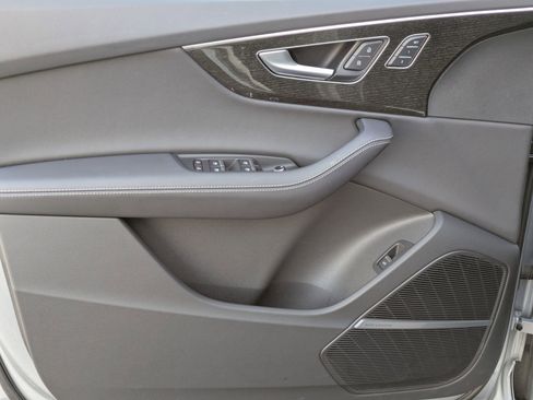 Used 2025 Audi Q7 3.0T Premium Plus w/ Premium Plus Package image 9