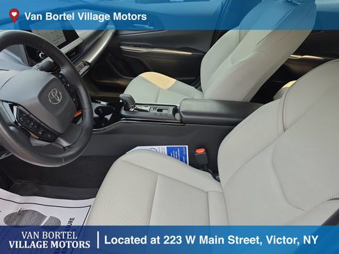 Used 2024 Toyota Prius XLE FWD image 10