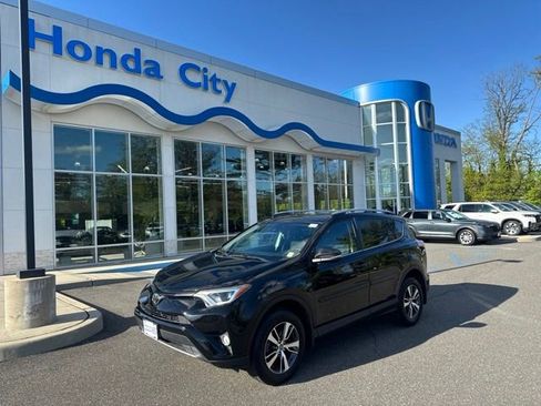 Used 2018 Toyota RAV4 XLE w/ Plus Extra Value Package AWD/4WD image 2