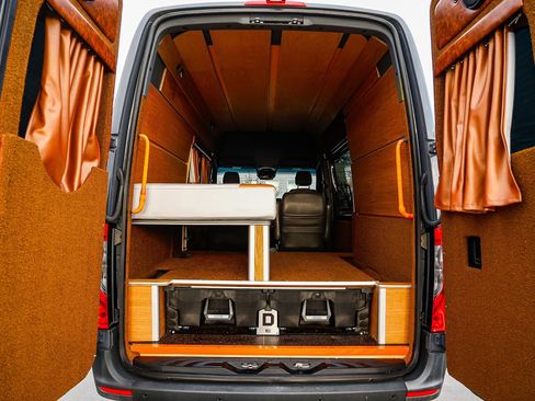 Used 2024 Mercedes-Benz Sprinter 2500 image 36