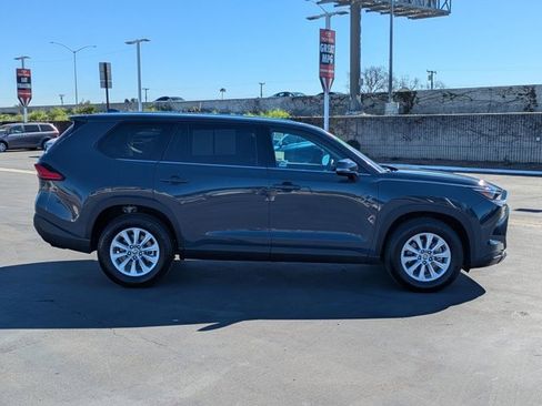 Used 2024 Toyota Grand Highlander XLE image 4