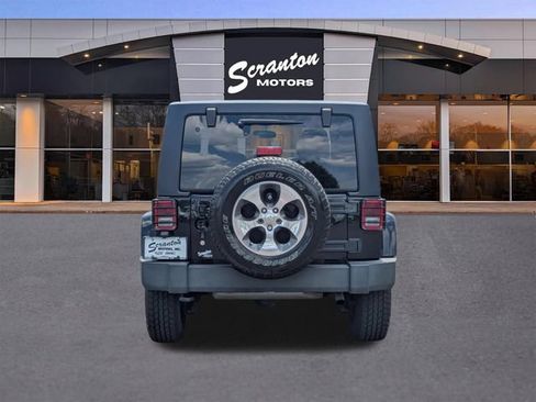 Used 2017 Jeep Wrangler Unlimited Sahara w/ Dual Top Group AWD/4WD image 4