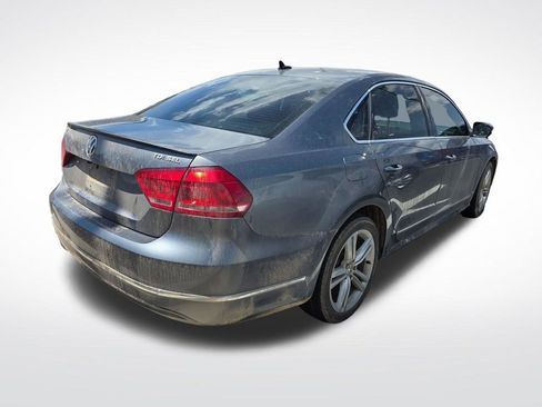 Used 2015 Volkswagen Passat TDI SEL Premium FWD image 4