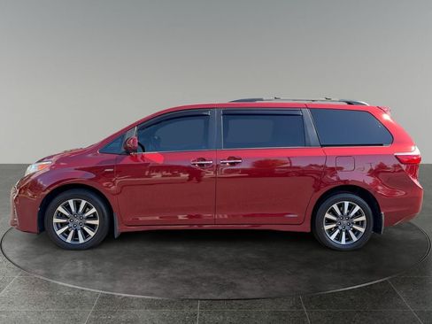 Used 2018 Toyota Sienna XLE Premium w/ Outdoor Package AWD/4WD image 5