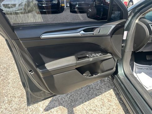 Used 2016 Ford Fusion SE image 11