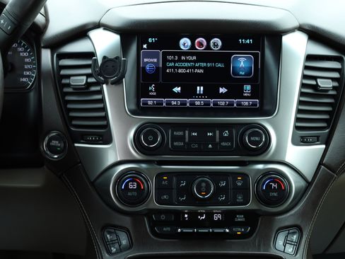 Used 2015 Chevrolet Suburban LTZ image 8