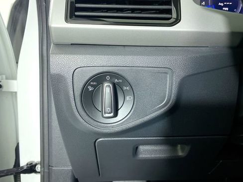 Used 2022 Volkswagen Atlas Cross Sport SE image 13