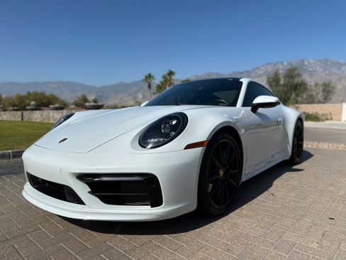 Used 2021 Porsche 911 Carrera RWD image 3