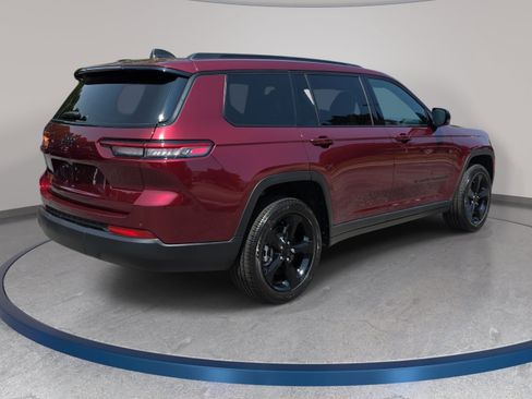 Used 2025 Jeep Grand Cherokee L Laredo AWD/4WD image 5