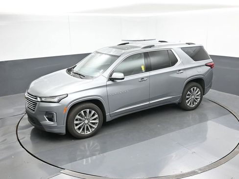 Used 2023 Chevrolet Traverse Premier image 49
