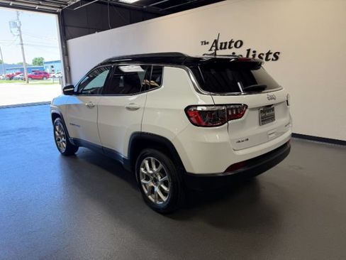Used 2025 Jeep Compass Limited AWD/4WD image 2