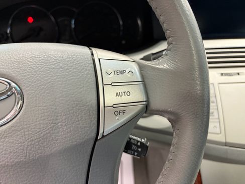 Used 2005 Toyota Avalon XLS FWD image 14
