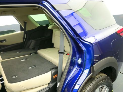 New 2026 Nissan Pathfinder SL AWD/4WD image 10