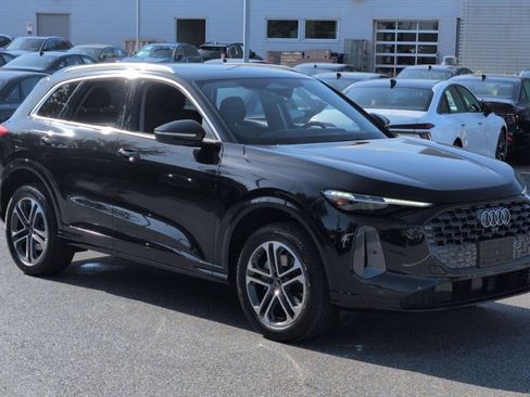 Certified 2025 Audi Q5 Premium w/ Premium Plus AWD/4WD image 3