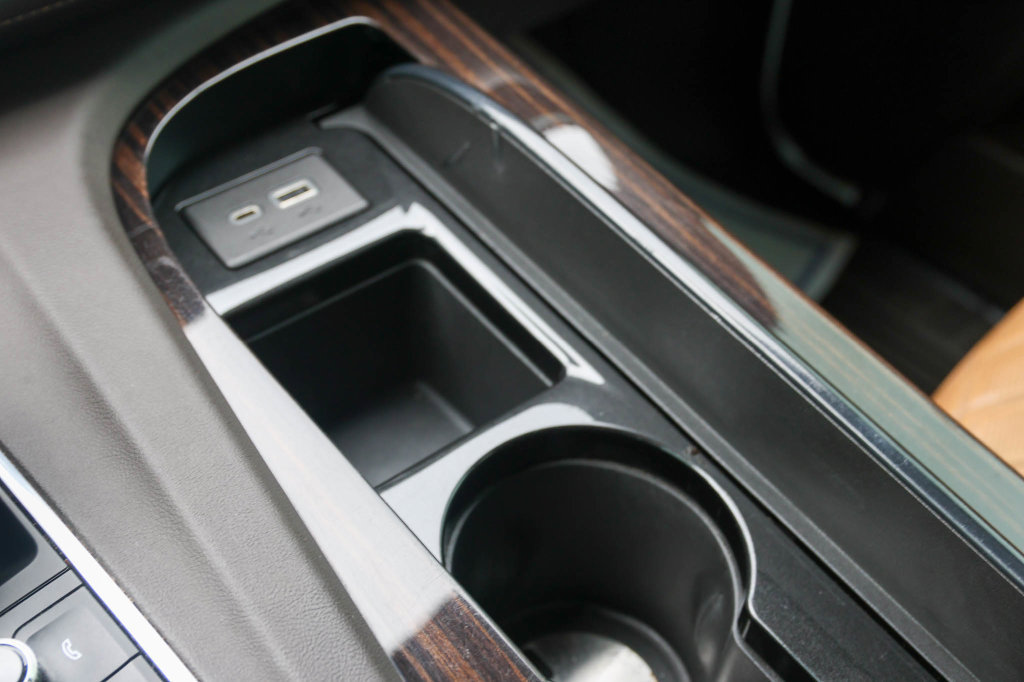 Used 2023 Cadillac Escalade Premium Luxury RWD image 32