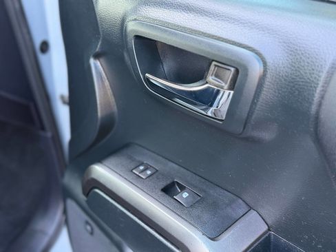 Used 2019 Toyota Tacoma TRD Off-Road image 52